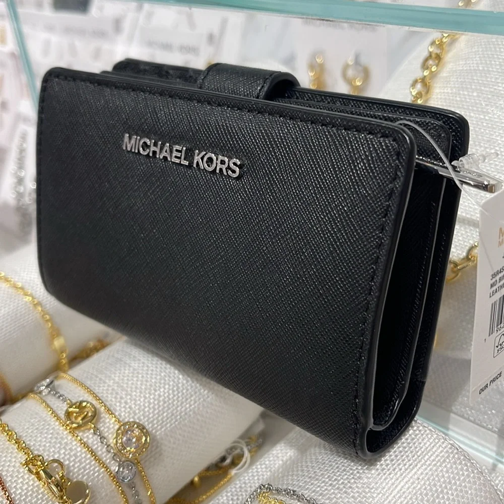 Michael Medium Crossgrain Leather Bifold Wallet Black  NWT